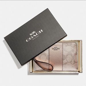 NIB Coach Boxed Signature Corner Zip Wristlet
